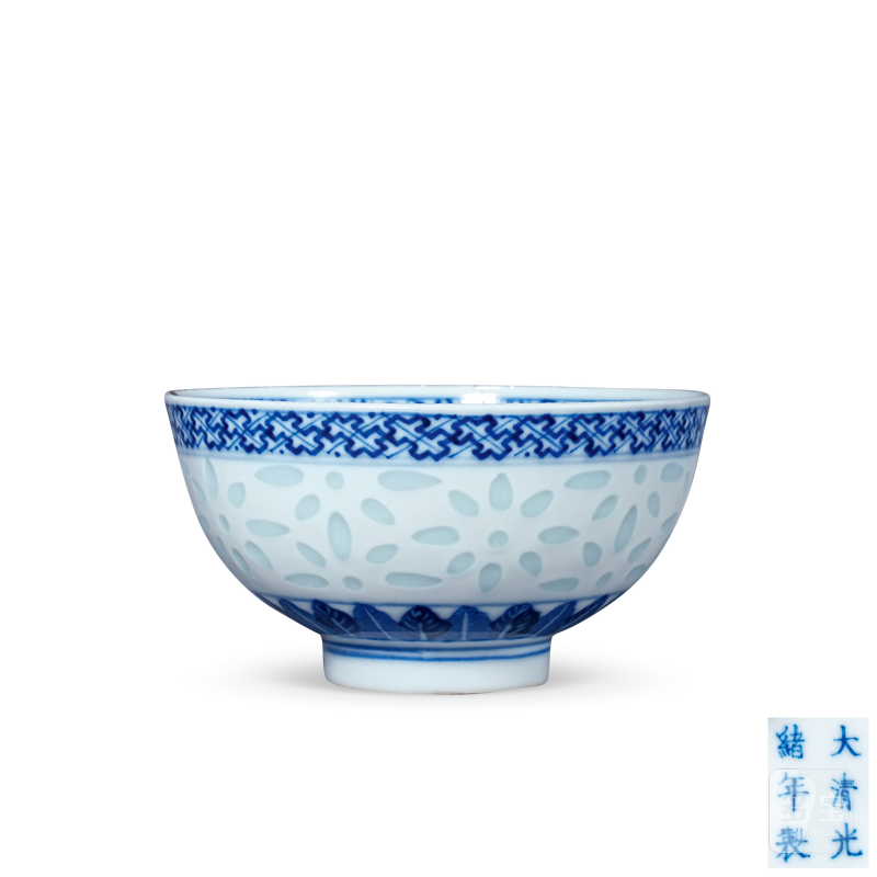 清光绪 青花暗八仙纹玲珑瓷碗